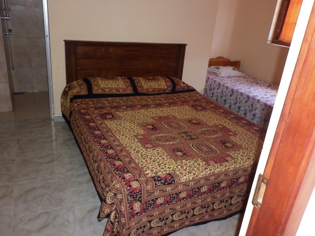 Seetha'S Hostel Negombo Room photo